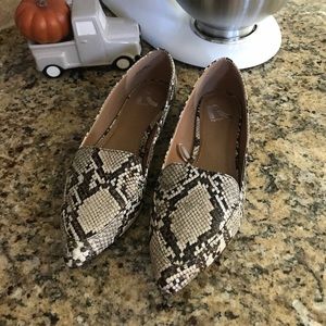 Snakeskin Print Pointy Flats